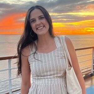 Meet your Posher, Lora